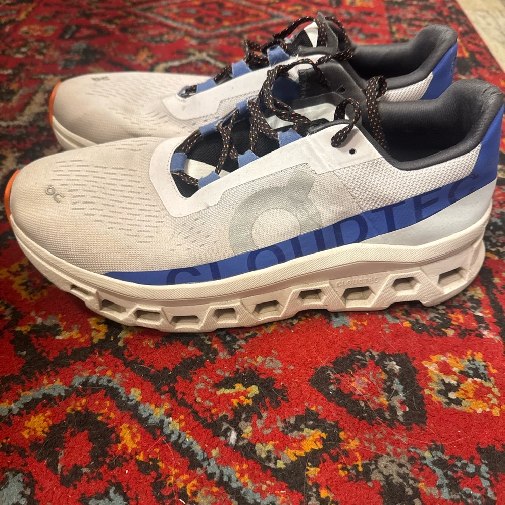 ON cloud monster men’s size 9.5.